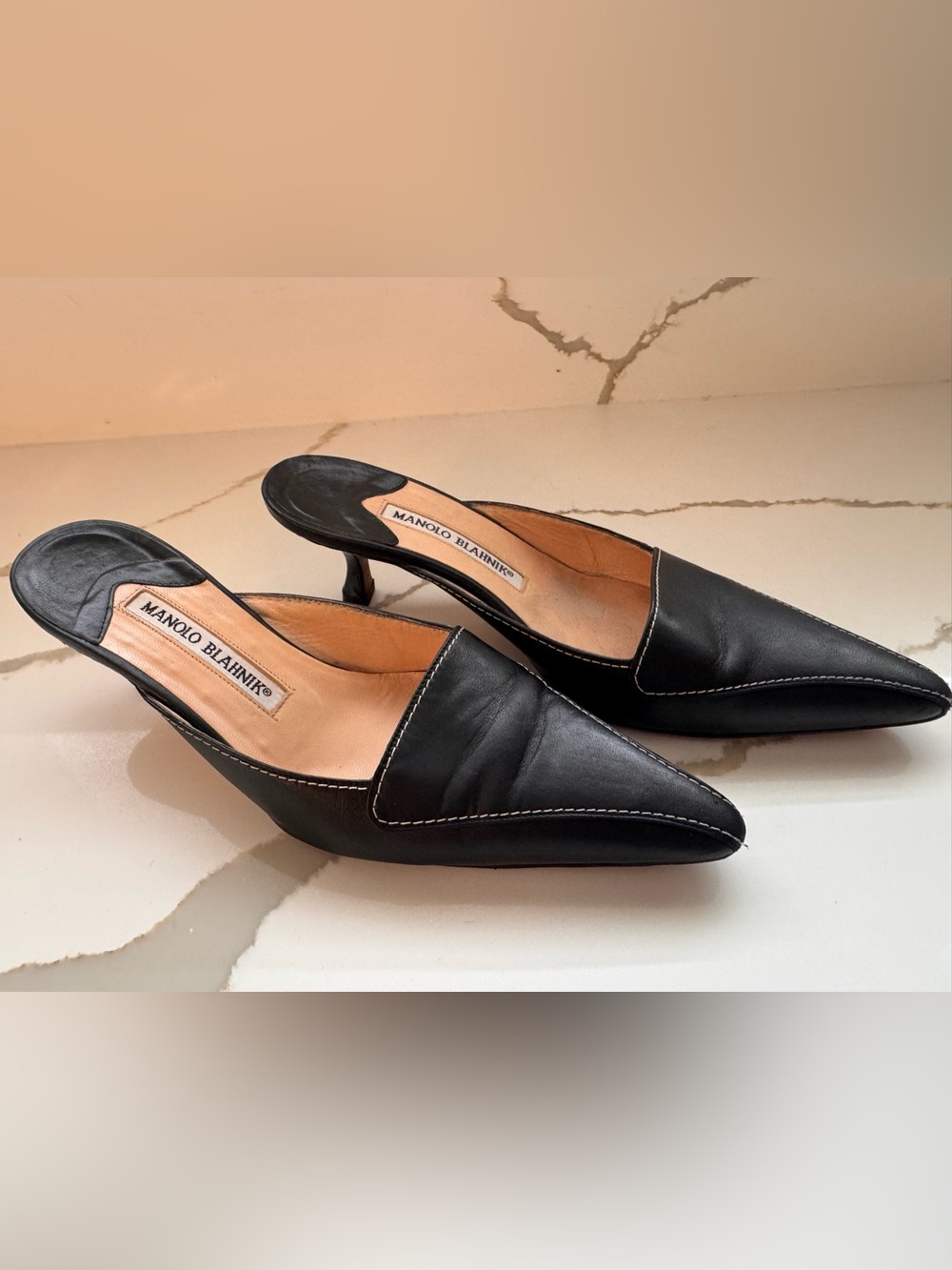 Manolo Blahnik Black Leather Pointed Toe Kitten Heel Mules Size 35.5 - Picture 2 of 7